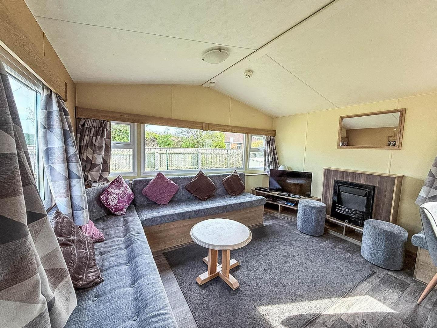 Lovely 6 Berth Caravan At Sunnydale Holiday Park Ref 35375S Лаут Экстерьер фото